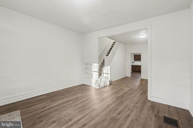 Photo - 335 Poplar St