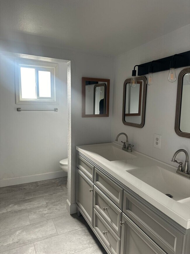 Photo - 3 Bedroom, 1 Bathroom Home - Newly Renovated