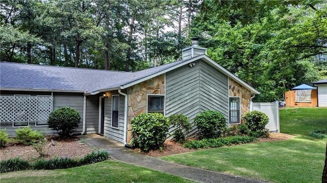 Building Photo - 1050 Mathews Ct