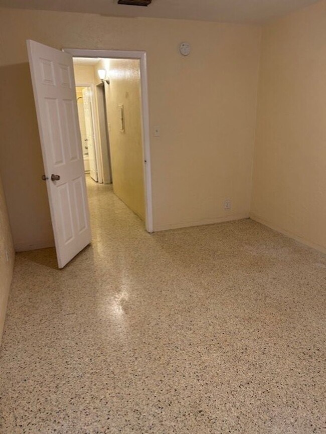 Photo - Well maintained 1/1 centrally located