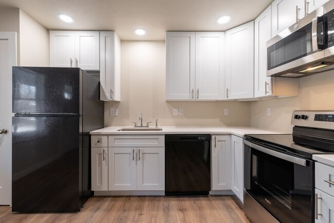 Photo - 613 W Madison St Unit A