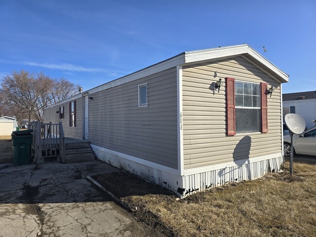 Building Photo - 700 W Ridgeway Ave Rental