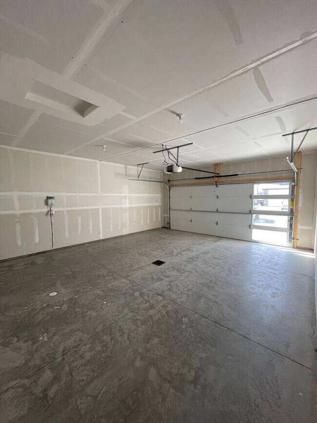 BRANDNEW MODERN TWIN HOME LOCATED ACROSS Townhome Townhome Rental in Mandan ND