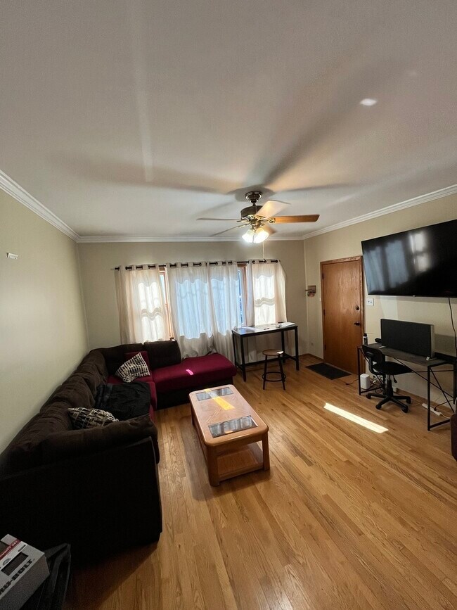 Photo - 3217 S May St