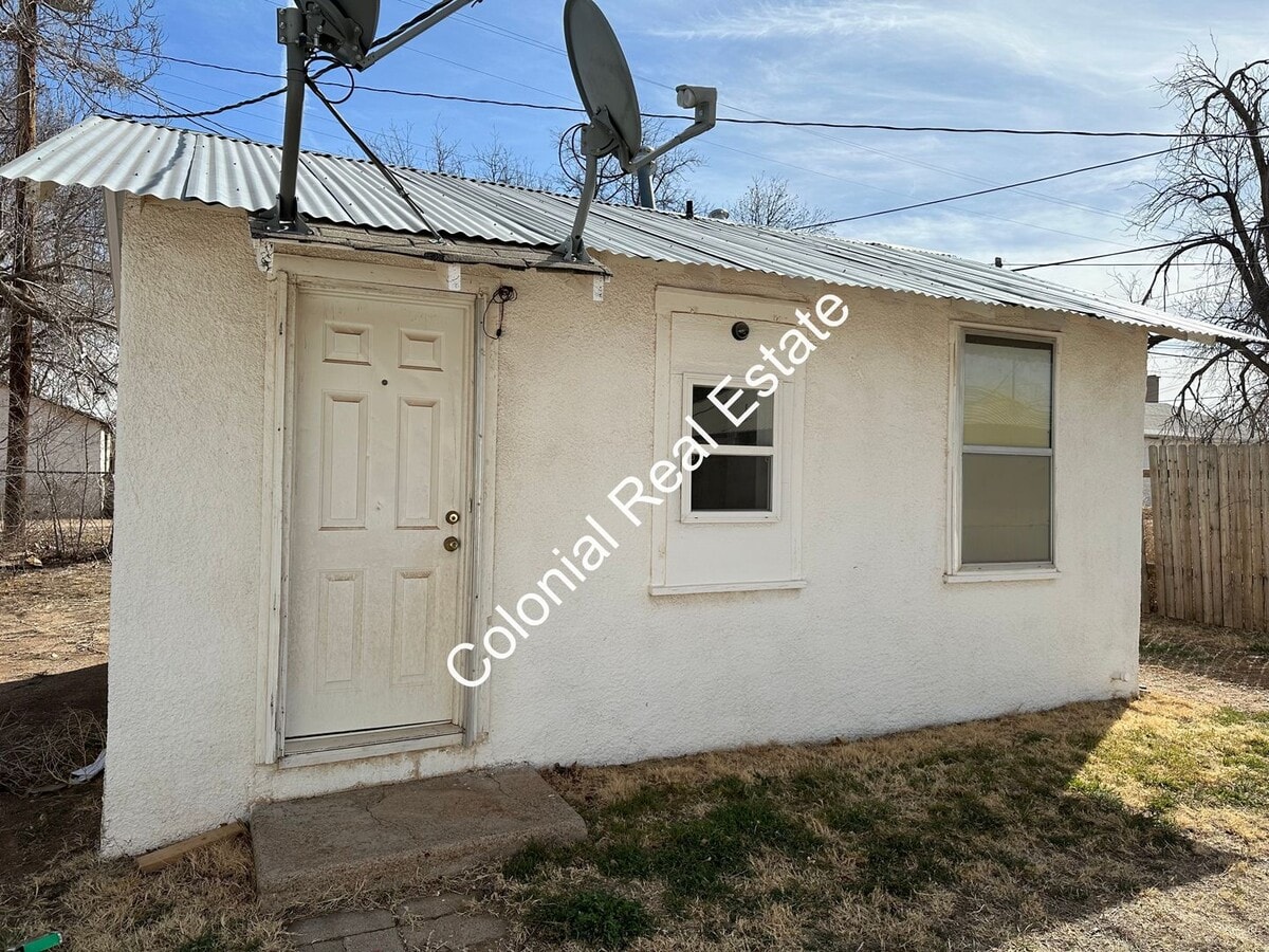 Cute and efficient studio style house for ... - Cute and efficient studio style house for ...