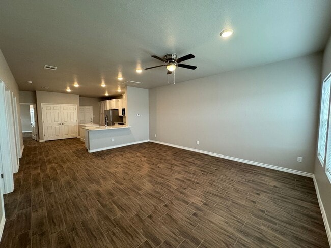 Photo - 5403 Rose Gdn Lp Unit B