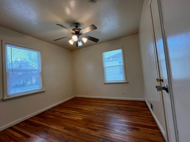 Photo - 332 E Utopia Ave