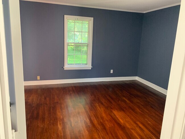 Photo - 3523 Bowen Ave