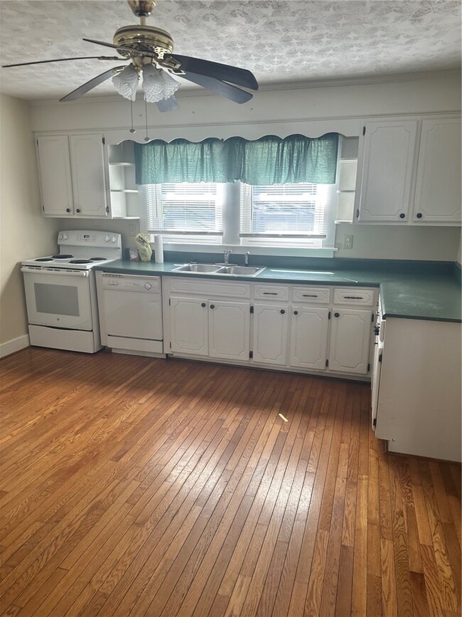 Photo - 122 Cedar St
