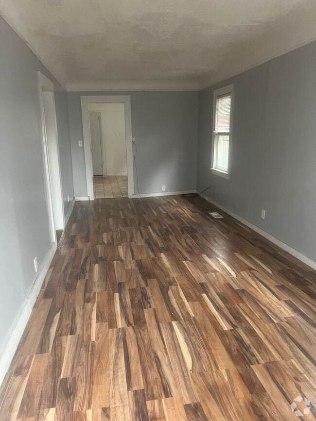 Building Photo - 2 bedroom/ 1 bathroom Detroit's Westside Home