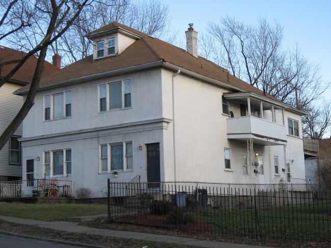 Building Photo - 732 Harrison Ave Unit B