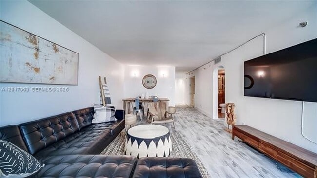 Building Photo - 2401 Collins Ave Unit 2401 Collins Ave # 1410