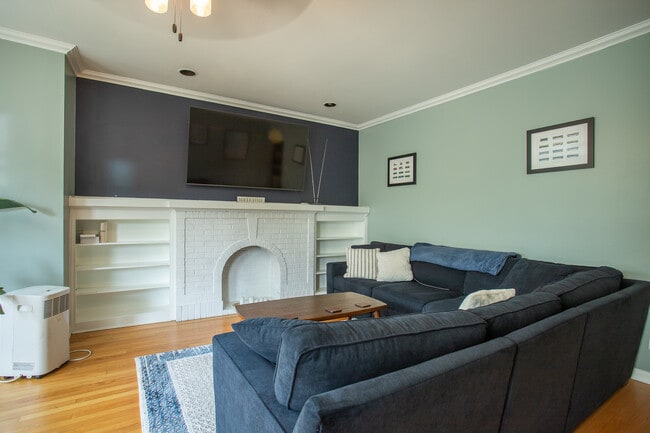 Photo - 2048 W Fargo Ave Unit 3W