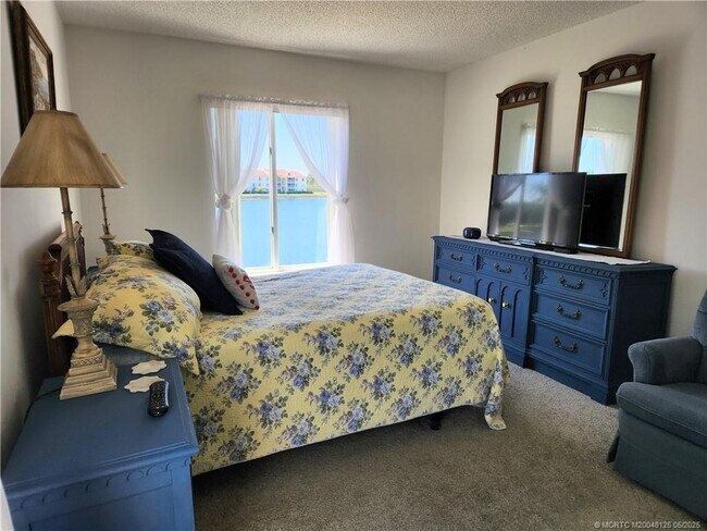 Photo - 4436 NE Ocean Blvd Unidad 100E2