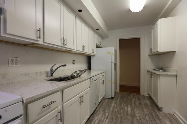 Photo - 150 E Hartsdale Ave Unidad STF