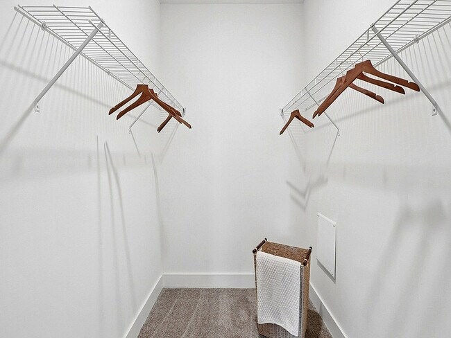 Villas Closet - Villas at Old 441