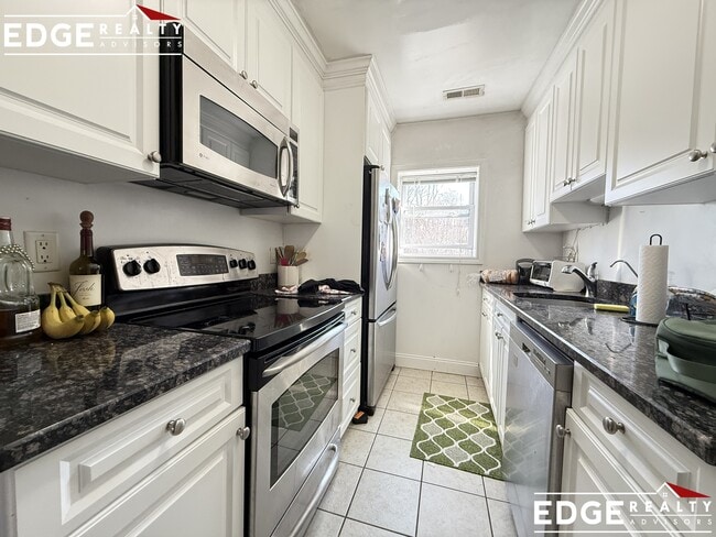 Photo - 140 Newton St Unit 4