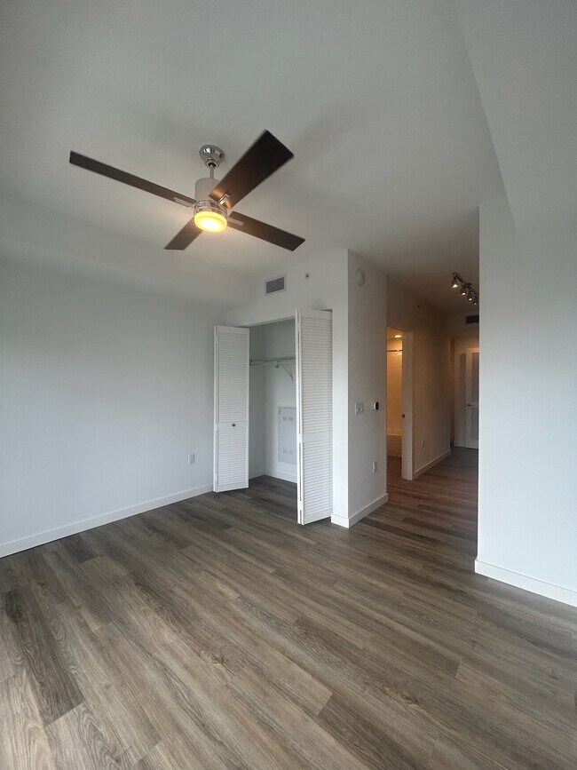 Building Photo - 418 NW 8th St Unit B3