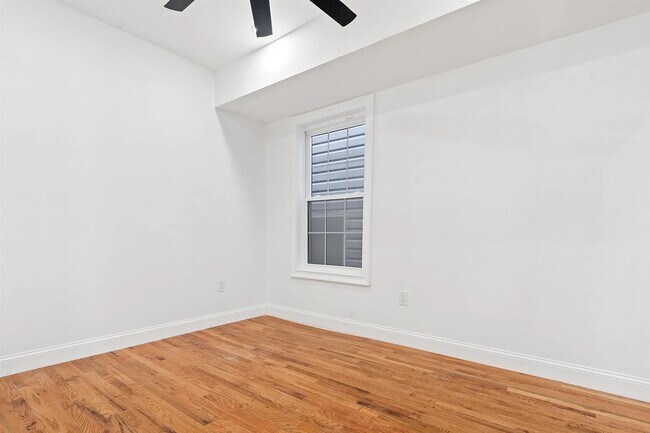 Photo - 133 W 4th St Unit 2
