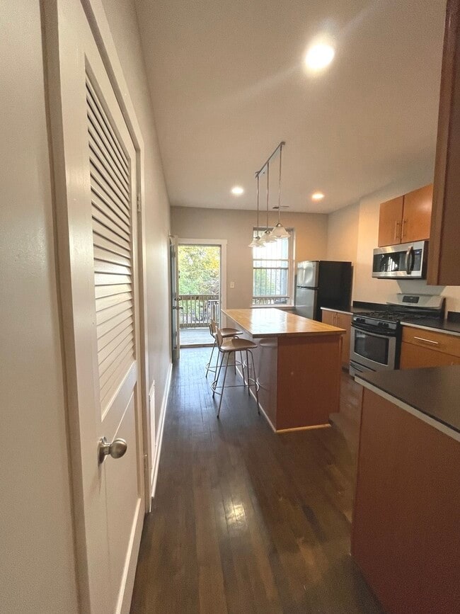 Photo - 3336 W Beach Ave Unit 2