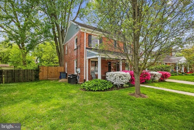 Building Photo - 1812 Brisbane St