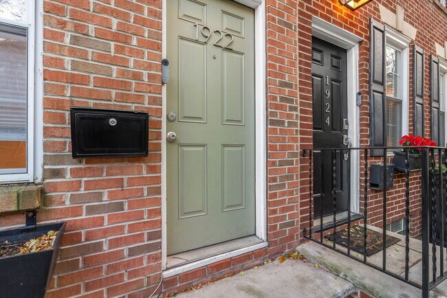 Photo - 1922 Montrose St