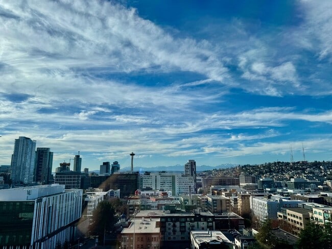 Photo - One-bedroom Condo with incredible view of Space Needle from Living Room!!!!!! Unidad 503