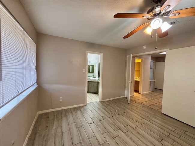 Photo - 4426 Hirschfield Rd