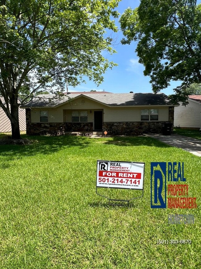 Building Photo - 10 Woodbriar Ct