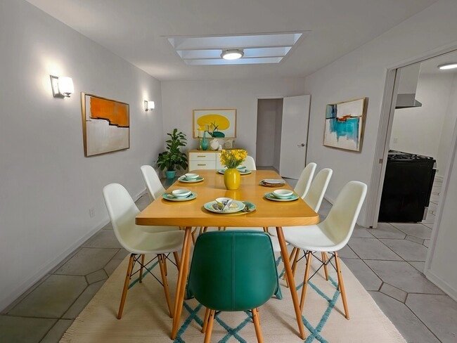 Photo - 833 S Plymouth Blvd Unidad 839-5