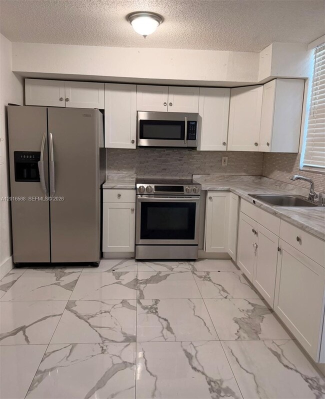 Building Photo - 6170 SW 68th St Unit 21