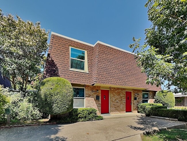 Building Photo - READY NOW! COME CHECK IT OUT! Rental