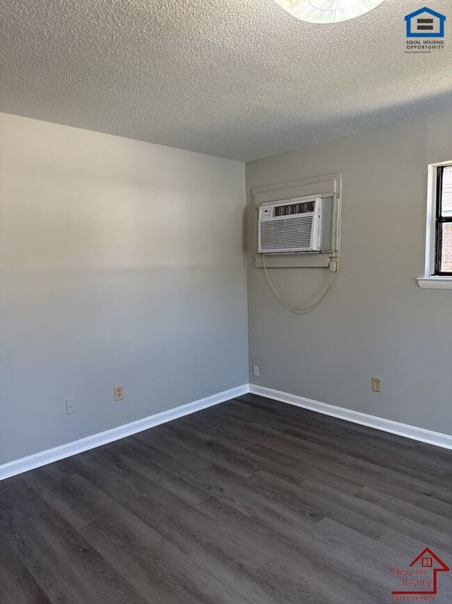 Photo - 1702 Olive St