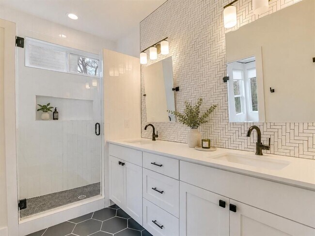 Photo - 1106 Walton Ln