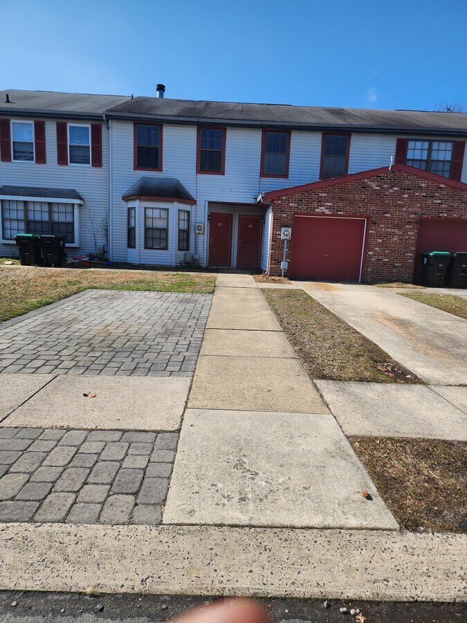 Photo - 9 Hampton Gate Dr Unidad AptB