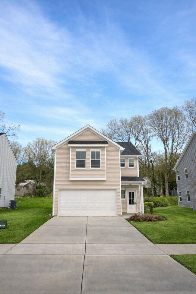 Photo - Stunning 3BR 2.5BA Home in Mooresville • 2 Car Garage