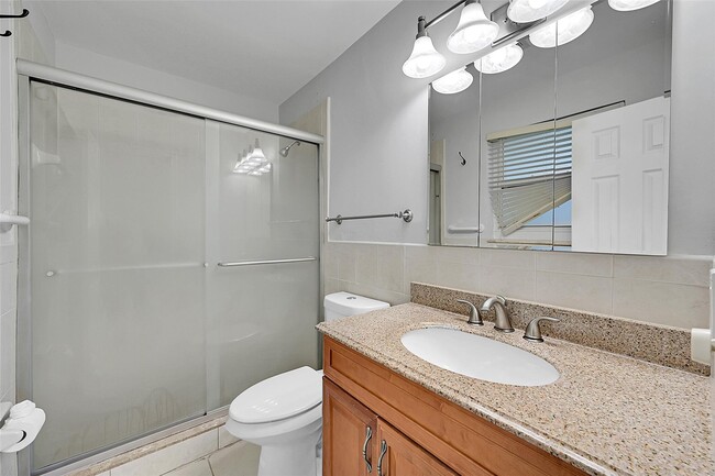 Photo - 211 SE 9th Ct