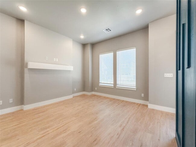 Photo - 2610 Crescent Ave