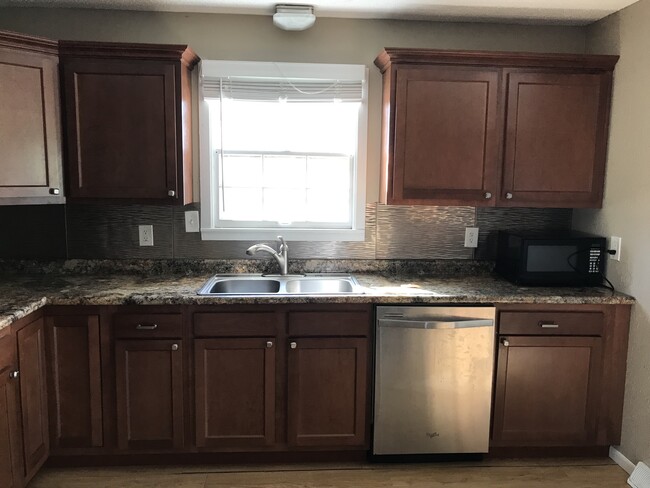 Photo - 615 E 5th St