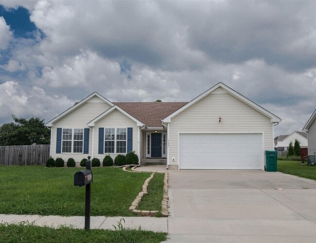 Pet Friendly Three Bedroom! - Pet Friendly Three Bedroom! House