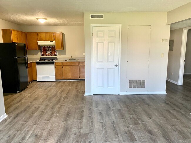 Photo - Remodeled 3 bedroom apartment in Portland - Section 8 accepted Unit 1704-2