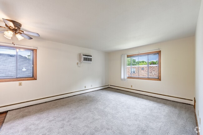 1BR, 1BA - 520SF - Living Room