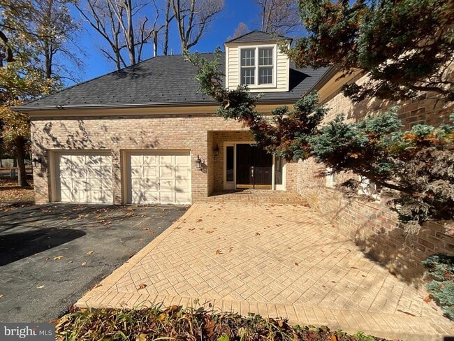 Building Photo - 370 S River Landing Rd Rental