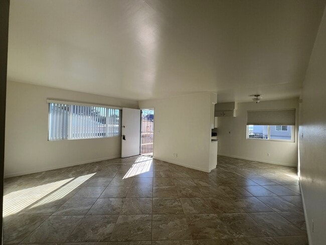 Photo - 2700 Hemlock Ave