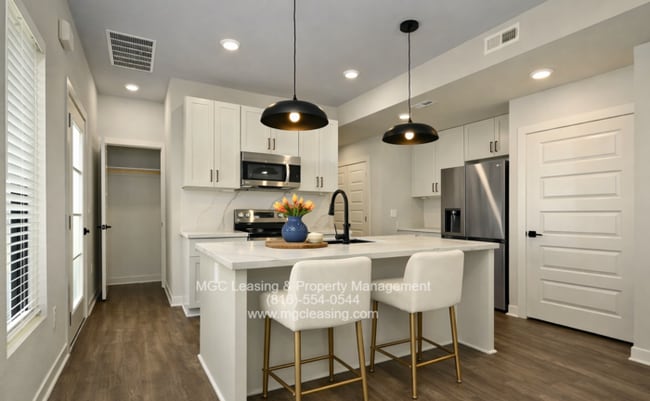 Photo - Oak Ridge Falls – Modern 3-Bedroom Townhome with 2-Car Garage