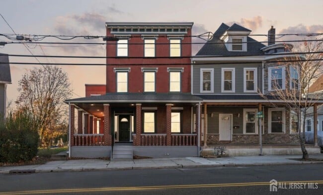 Photo - 786 S Main St