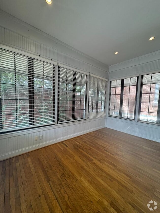 Building Photo - 32 S Adams St Rental