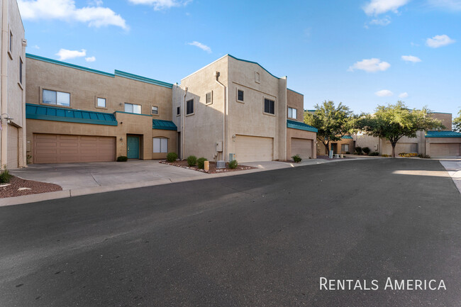 Photo - 1015 S Val Vista Dr Townhome