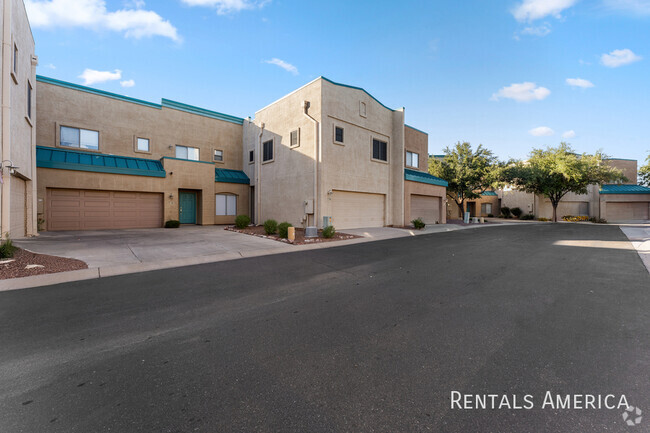 Building Photo - 1015 S Val Vista Dr Rental