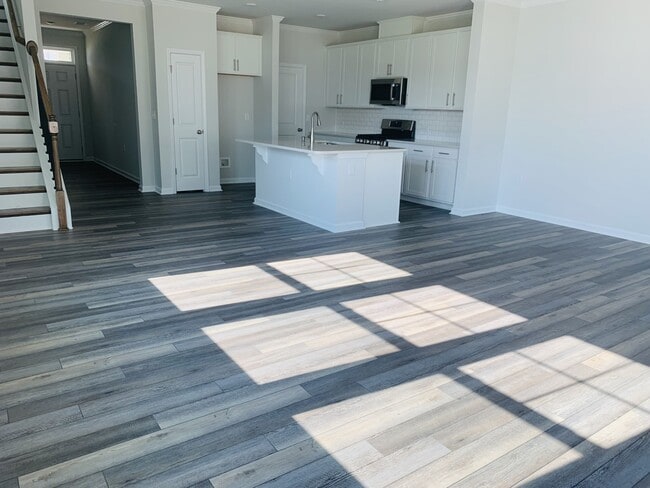 Photo - 6011 Grey Colt Wy